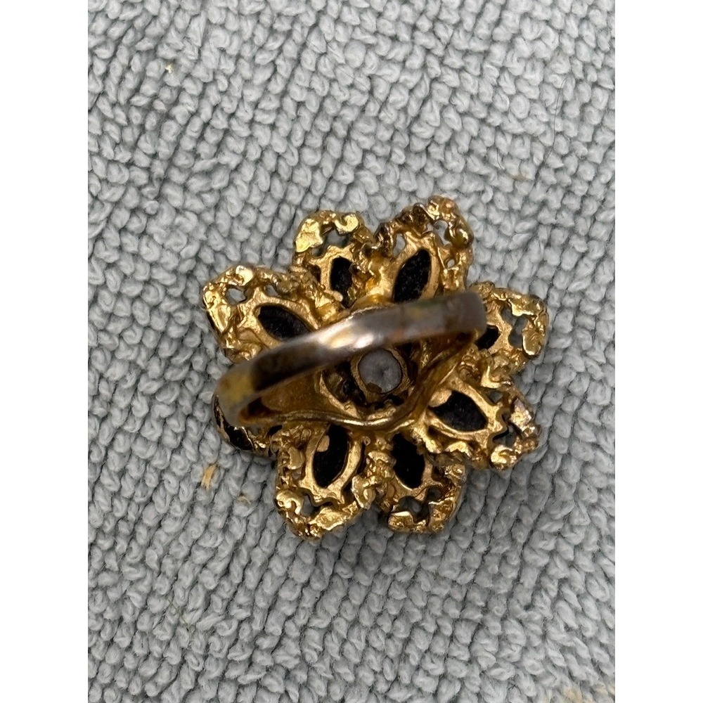Vtg Gold Tone Black Floral Cocktail Ring Clear Center Stone Statement Size 5.5 - Picture 7 of 10